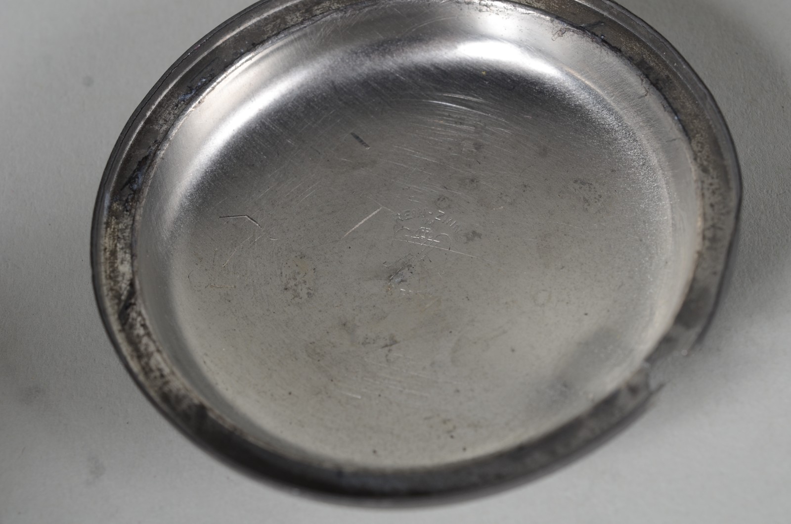 Duas peças de cristal/vidro, sendo: Tankard com tampa de pewter... - foto 10 de 11