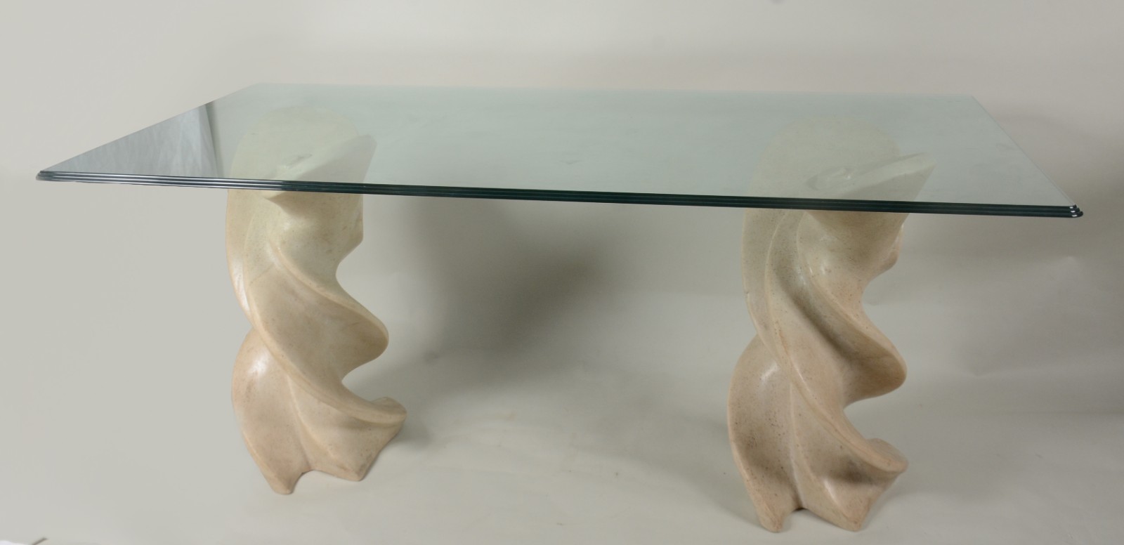 Mesa de jantar com base pó de mármore, tampo feitio retangular de... - foto 2 de 6