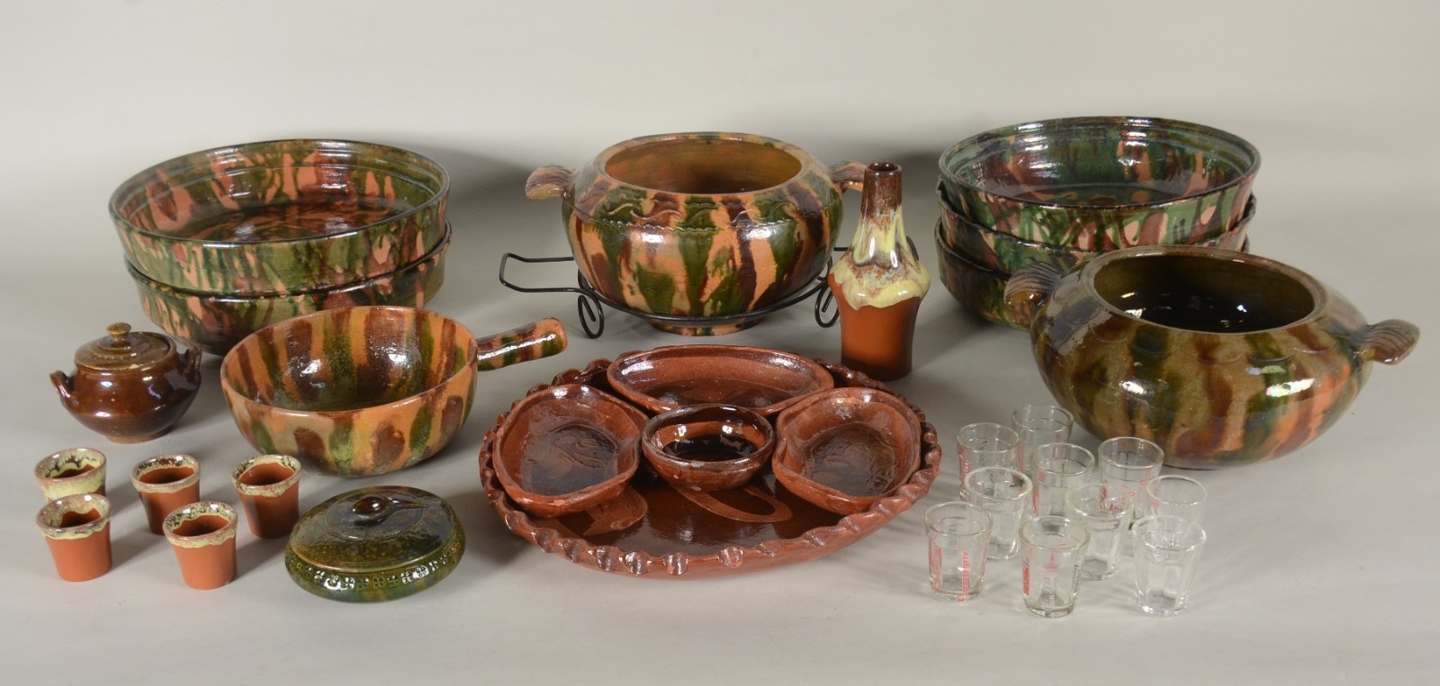 Serviço de cerâmica para feijoada composto : 5 travessas redonda, 3... - foto 1 de 8