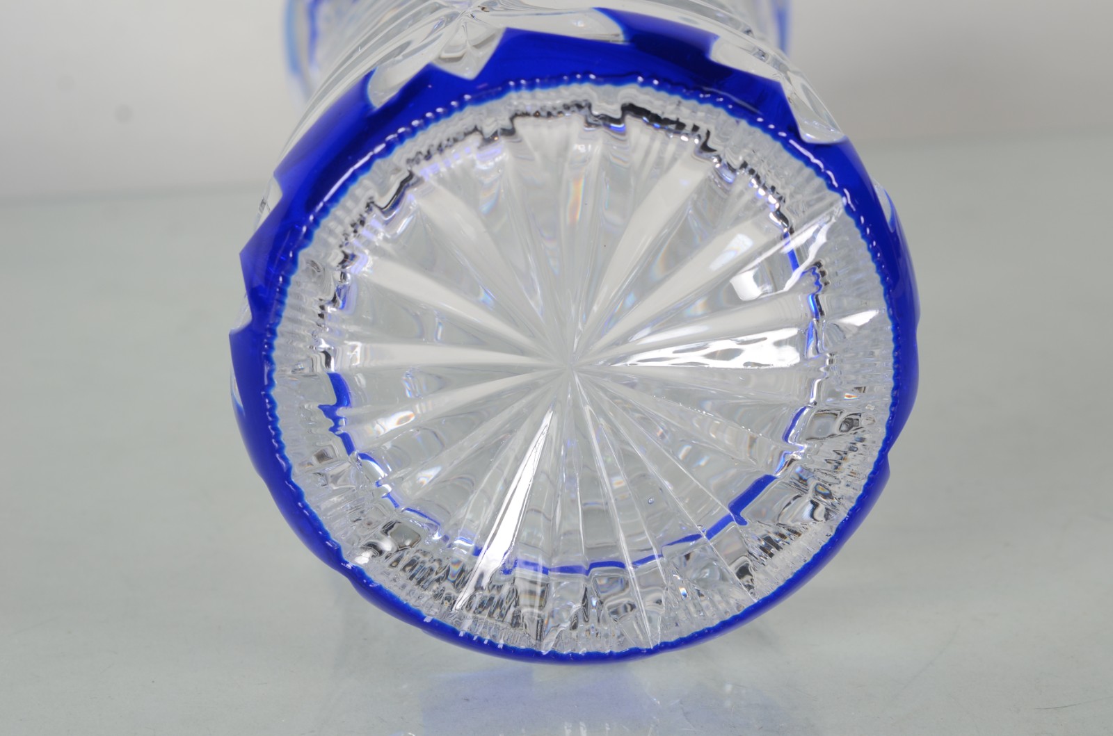 Vaso de cristal lapidado com detalhes em azul. - foto 7 de 7