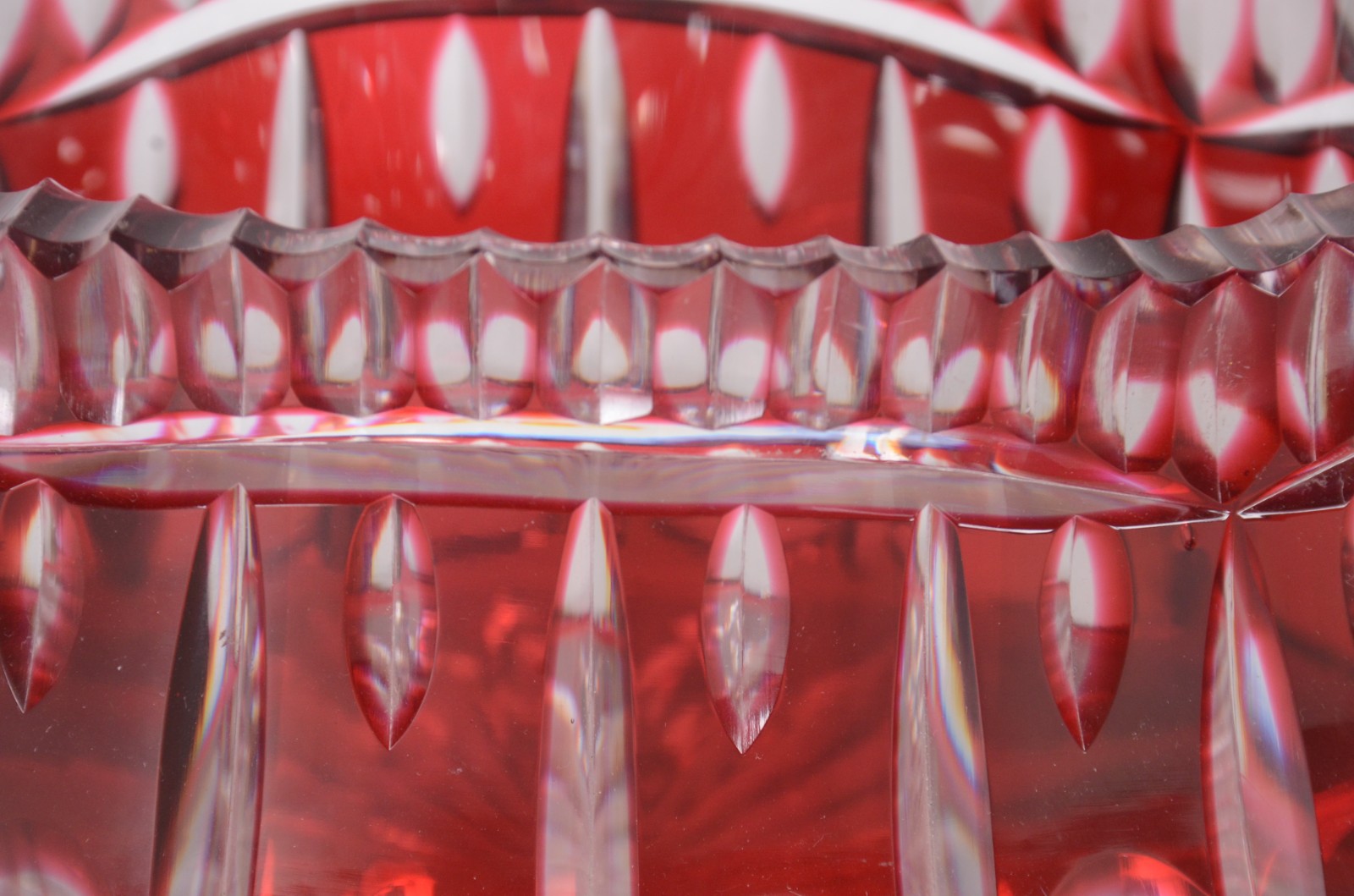 Bowl feitio navete de cristal europeu doublé rubi lapidado, borda... - foto 3 de 6