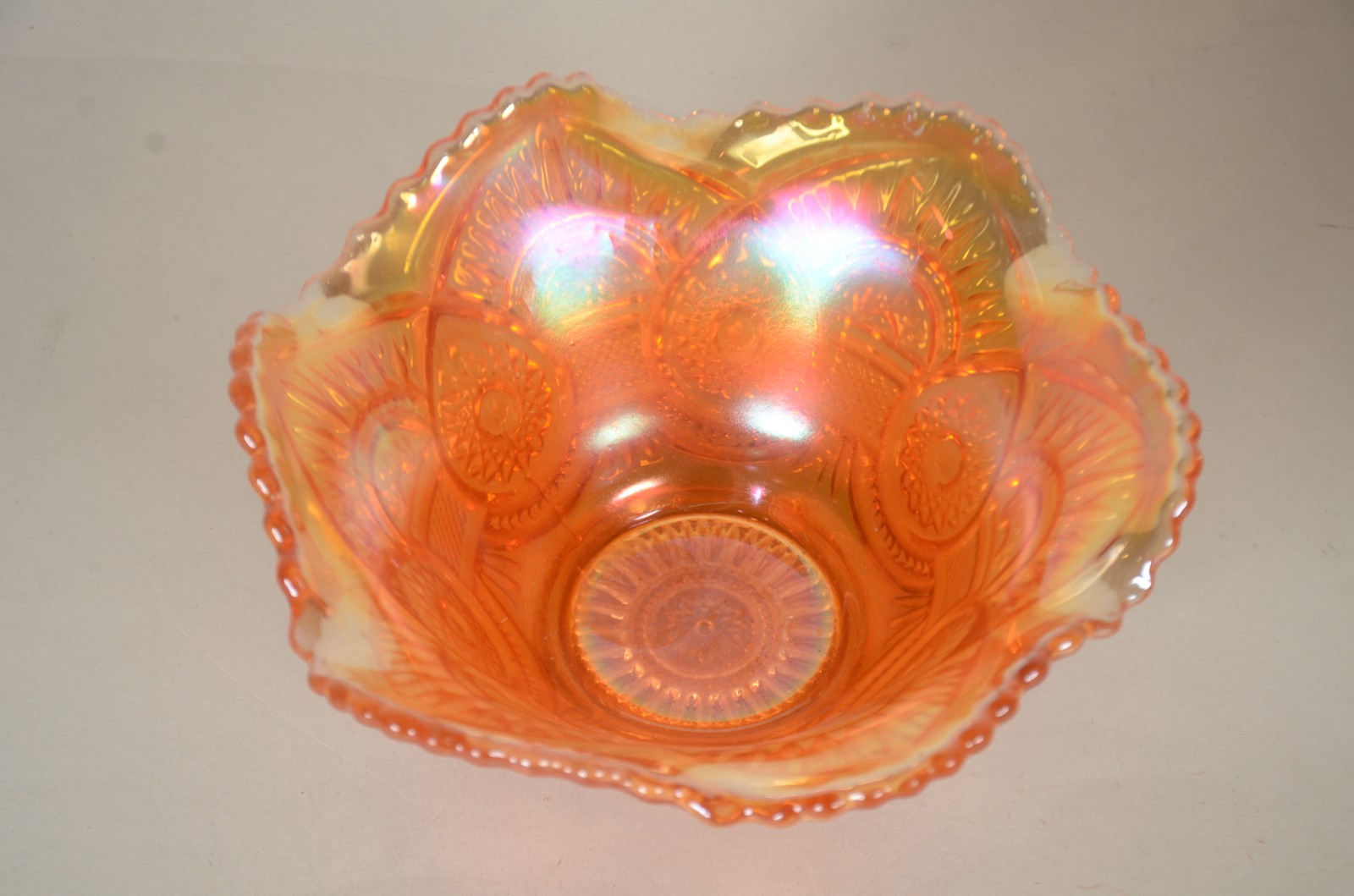 Duas peças, sendo: vaso de cristal doublé rubi (borda lascada) e... - foto 3 de 11