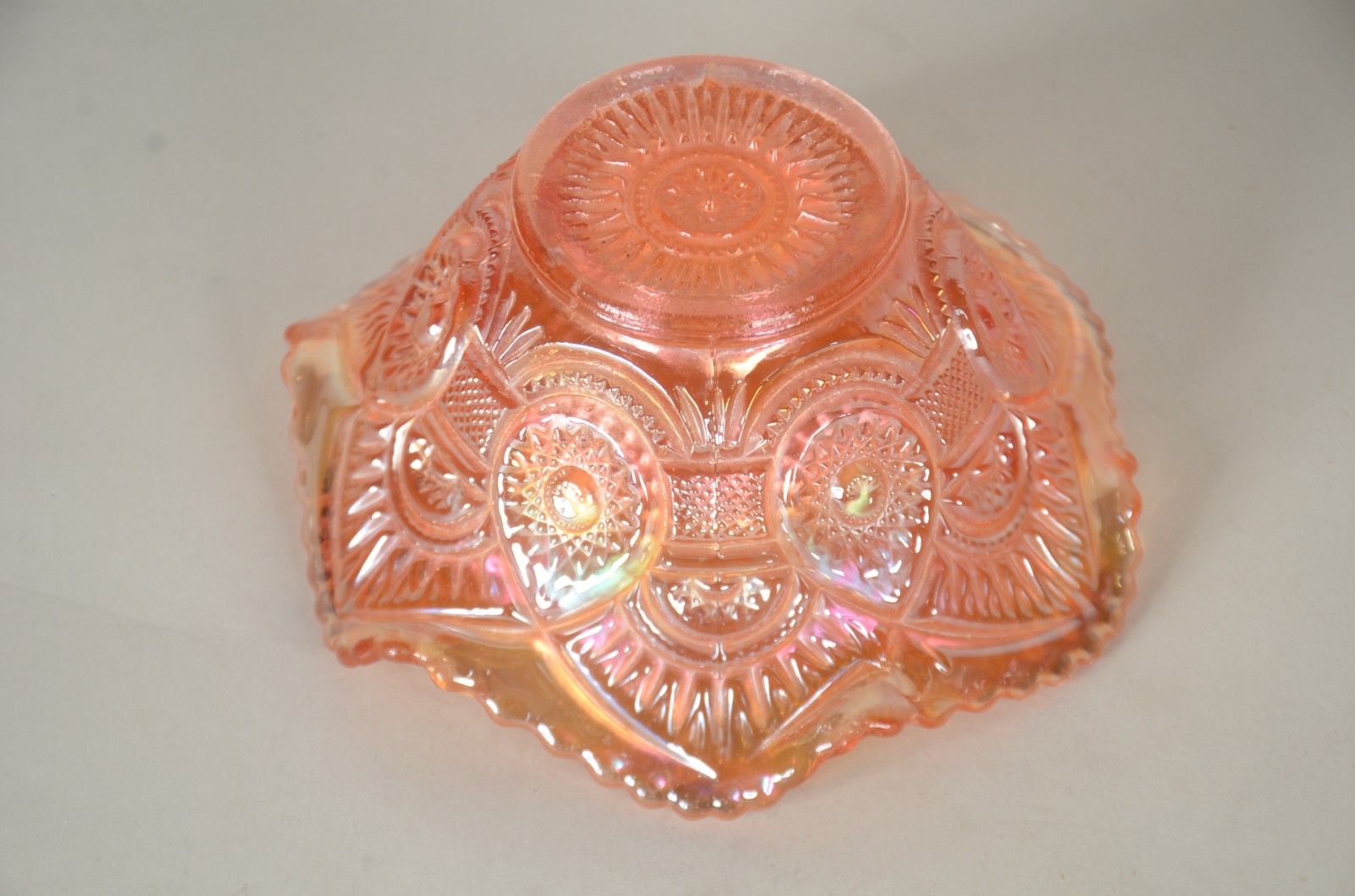 Duas peças, sendo: vaso de cristal doublé rubi (borda lascada) e... - foto 6 de 11