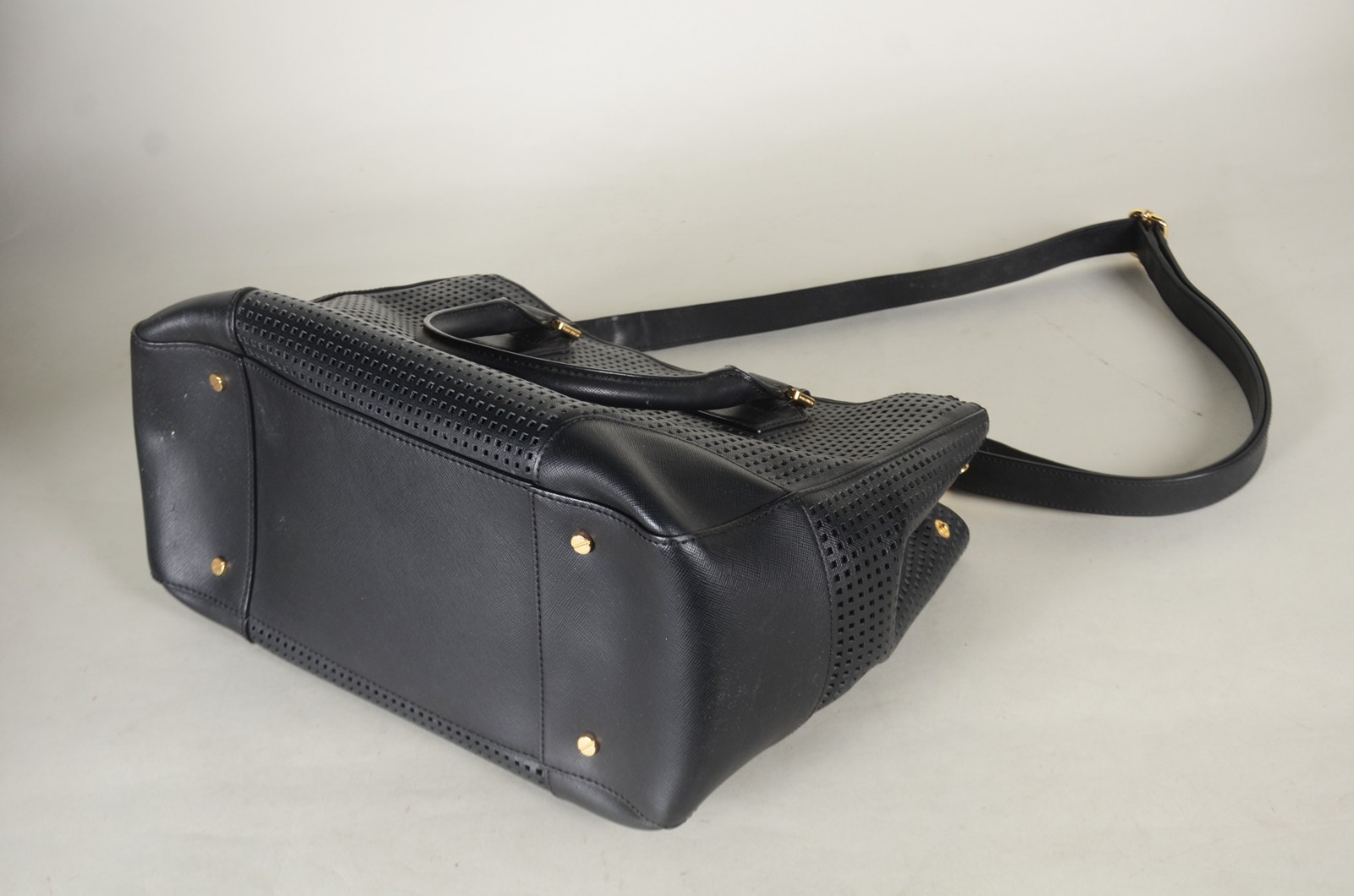 Bolsa Robinson Tote Double Zip Tote em preto. Alça de ombro ajustável. - foto 7 de 7