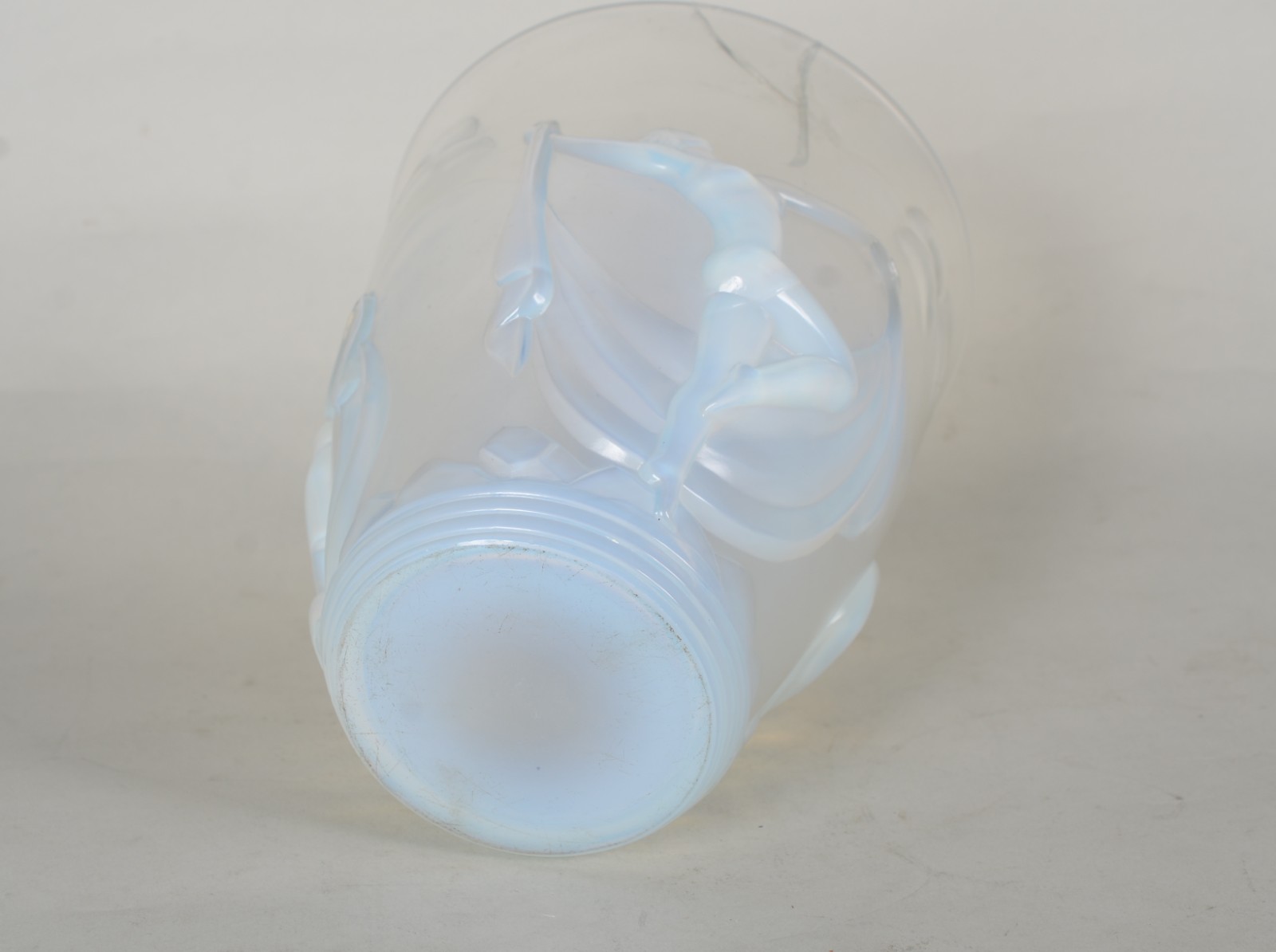 Vaso Art Deco de cristal satinado francês decorado com figuras... - foto 7 de 9