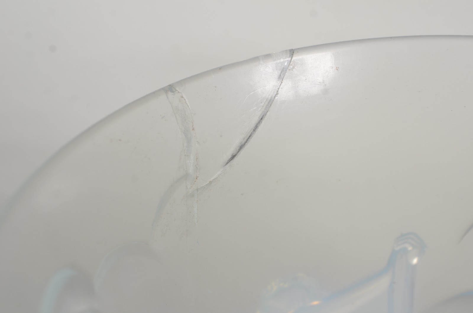 Vaso Art Deco de cristal satinado francês decorado com figuras... - foto 9 de 9