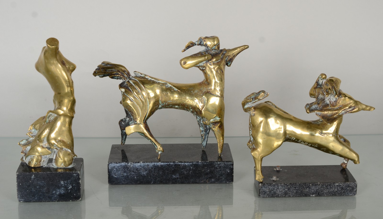 Três esculturas de bronze, sendo dorso feminino com tiragem 1/6 e... - foto 4 de 10