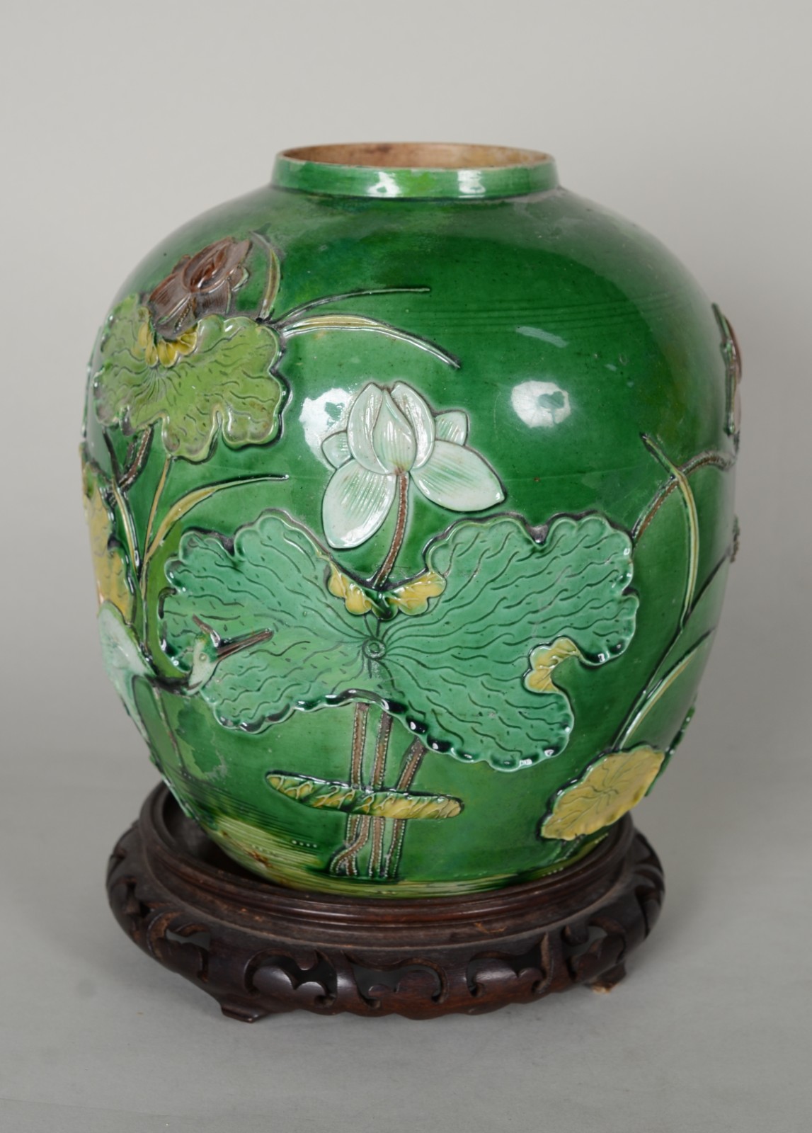 Dois vasos de porcelana oriental. Com restauros e pequenos desgastes. - foto 3 de 10