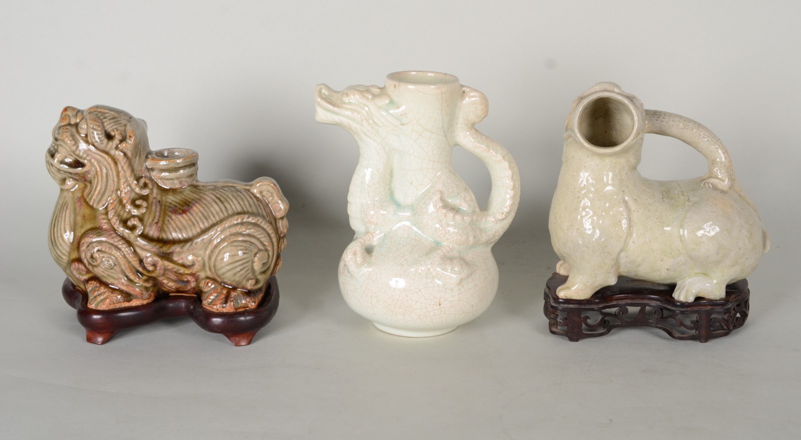 Três peças de porcelana oriental representando animais estilizados... - foto 3 de 11
