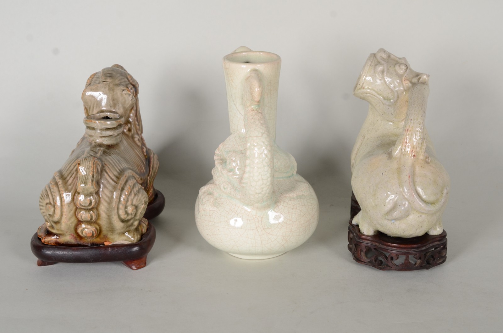 Três peças de porcelana oriental representando animais estilizados... - foto 4 de 11