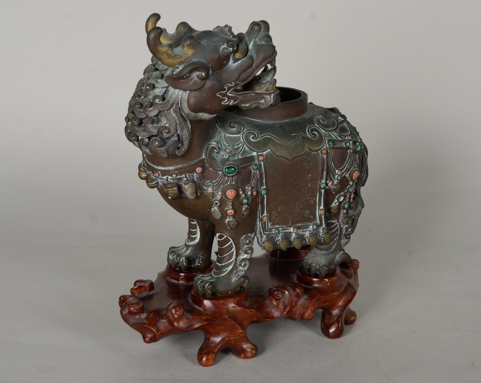 Escultura oriental representando "Animal estilizado" de bronze com... - foto 3 de 11