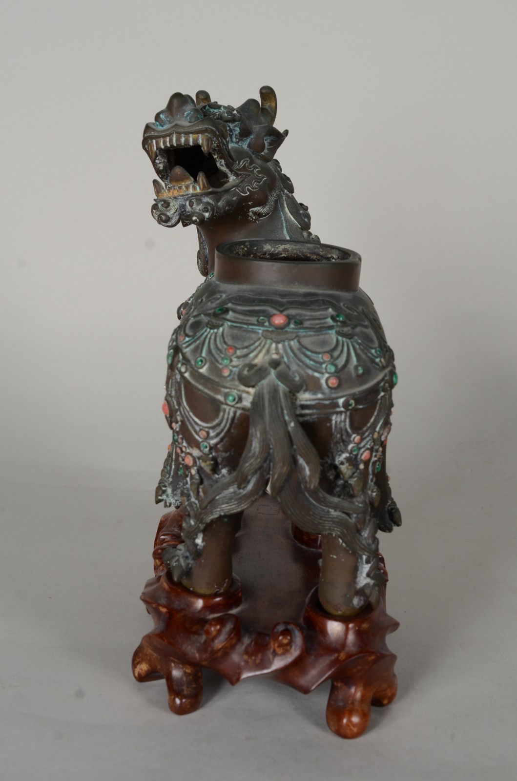 Escultura oriental representando "Animal estilizado" de bronze com... - foto 5 de 11