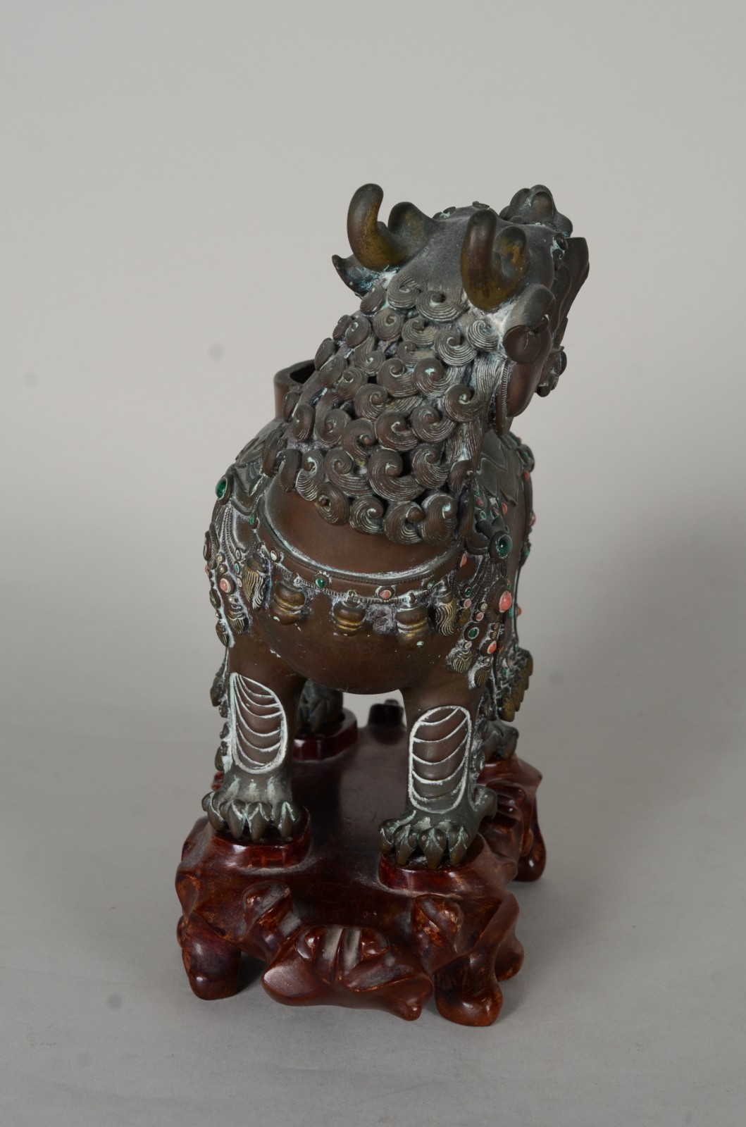 Escultura oriental representando "Animal estilizado" de bronze com... - foto 8 de 11