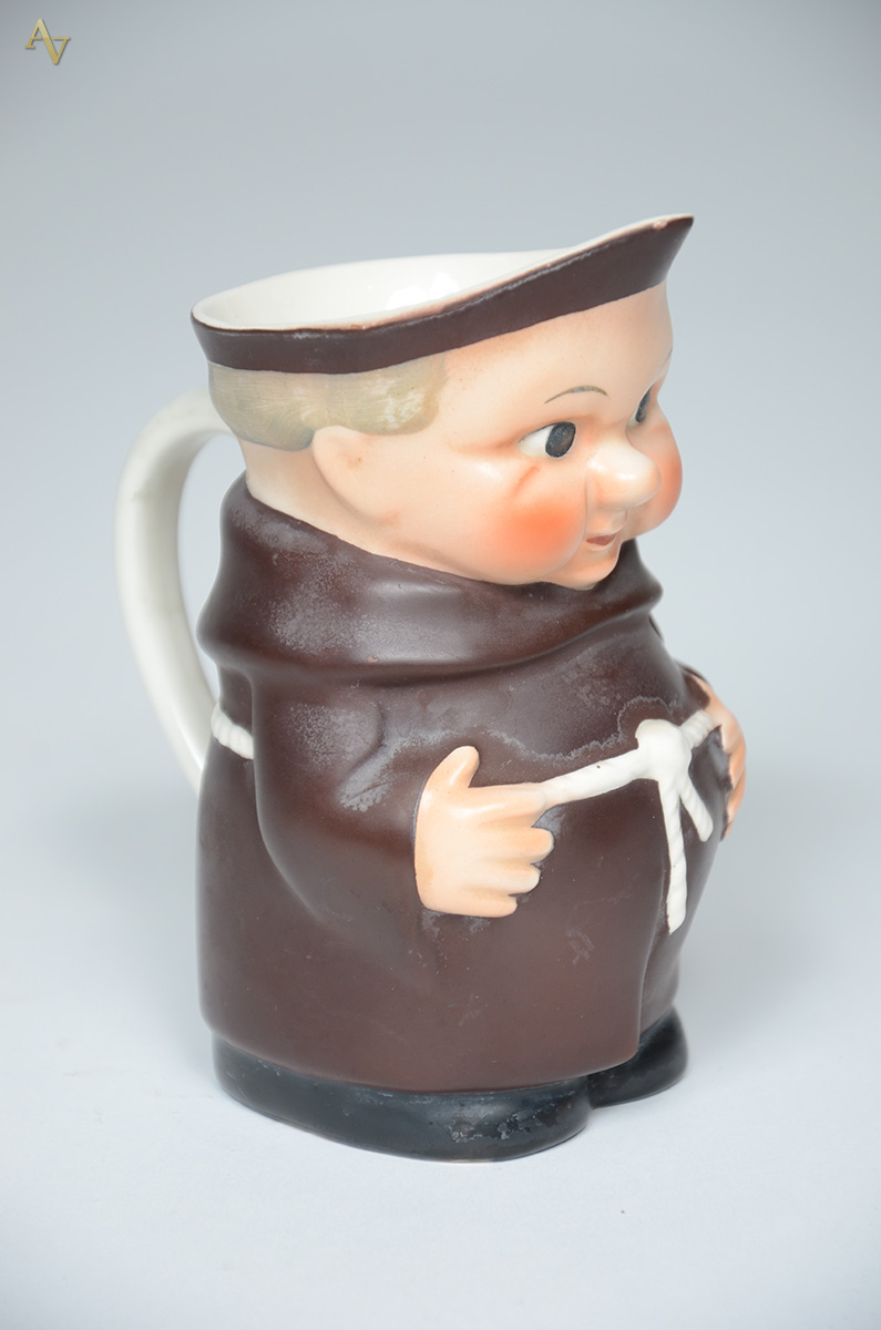 Caneca de porcelana alemã representando frade. Altura 14 cm. - foto 1 de 2