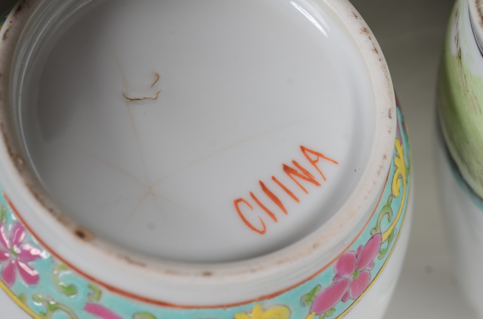 Seis peças diversas de porcelana oriental, sendo: cão de fó azul... - foto 11 de 11