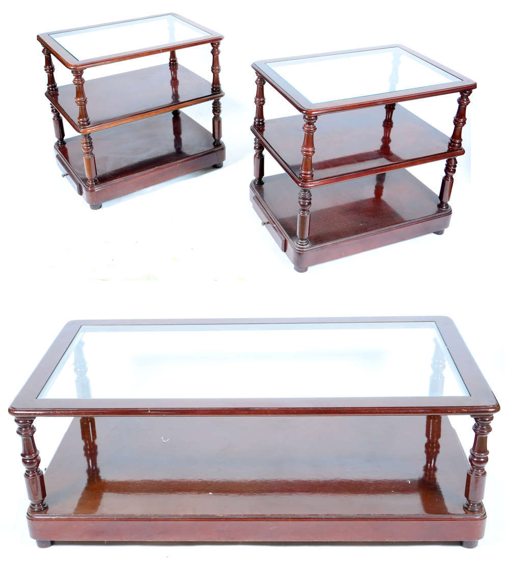 Conjunto de mesa de centro e par de laterais de madeira nobre...