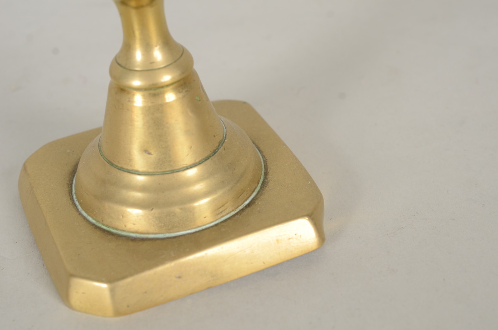 Lote com 26 peças diversas de metal dourado. - foto 10 de 10