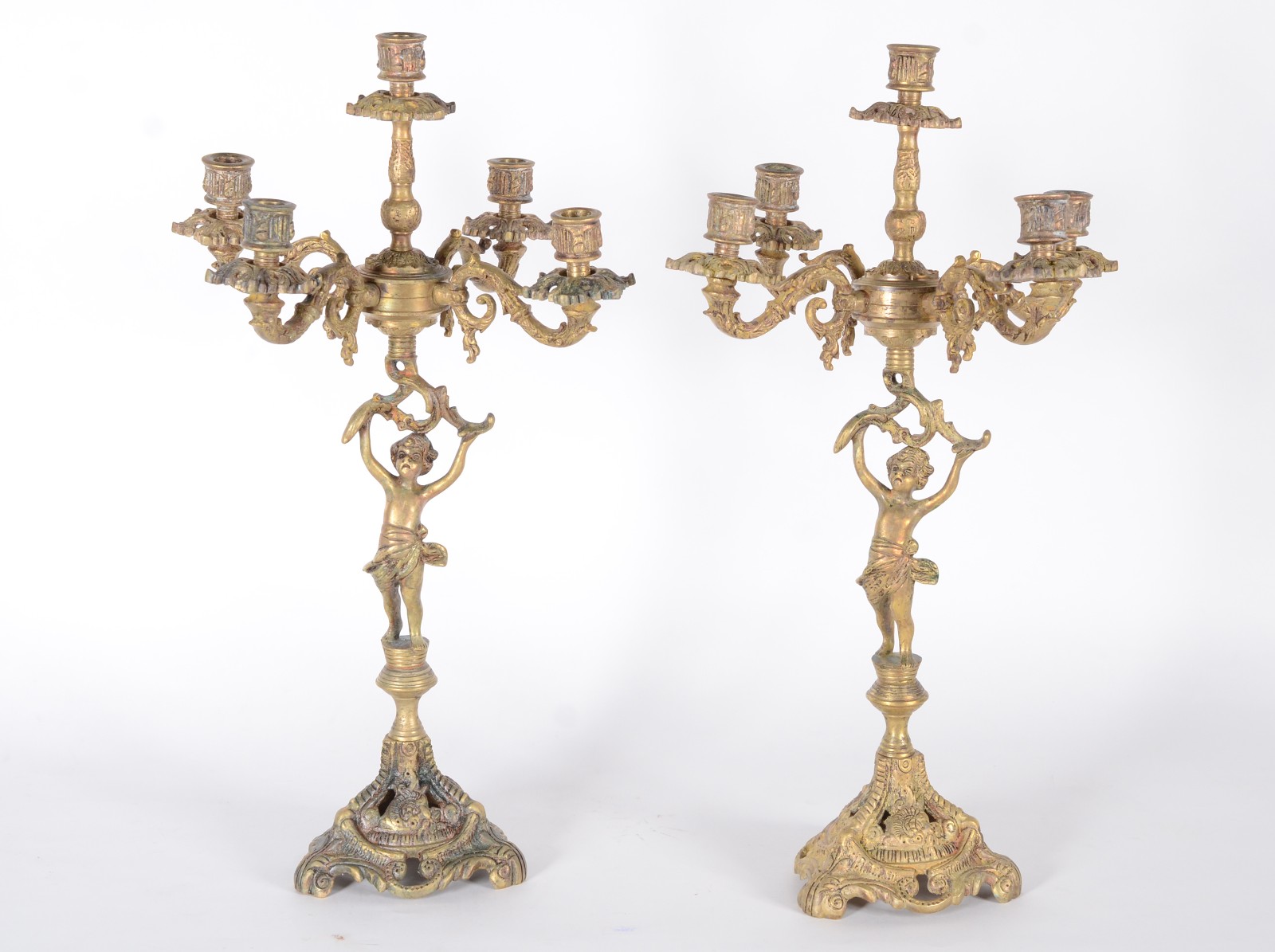 Par de candelabros de metal dourado para 5 velas cada, bases com... - foto 1 de 8