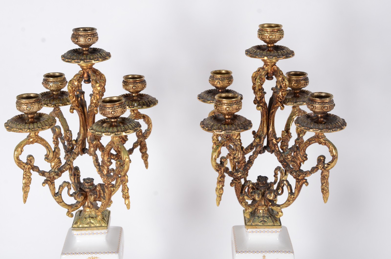Par de candelabros de porcelana e metal para 5 velas cada. Metal... - foto 5 de 11