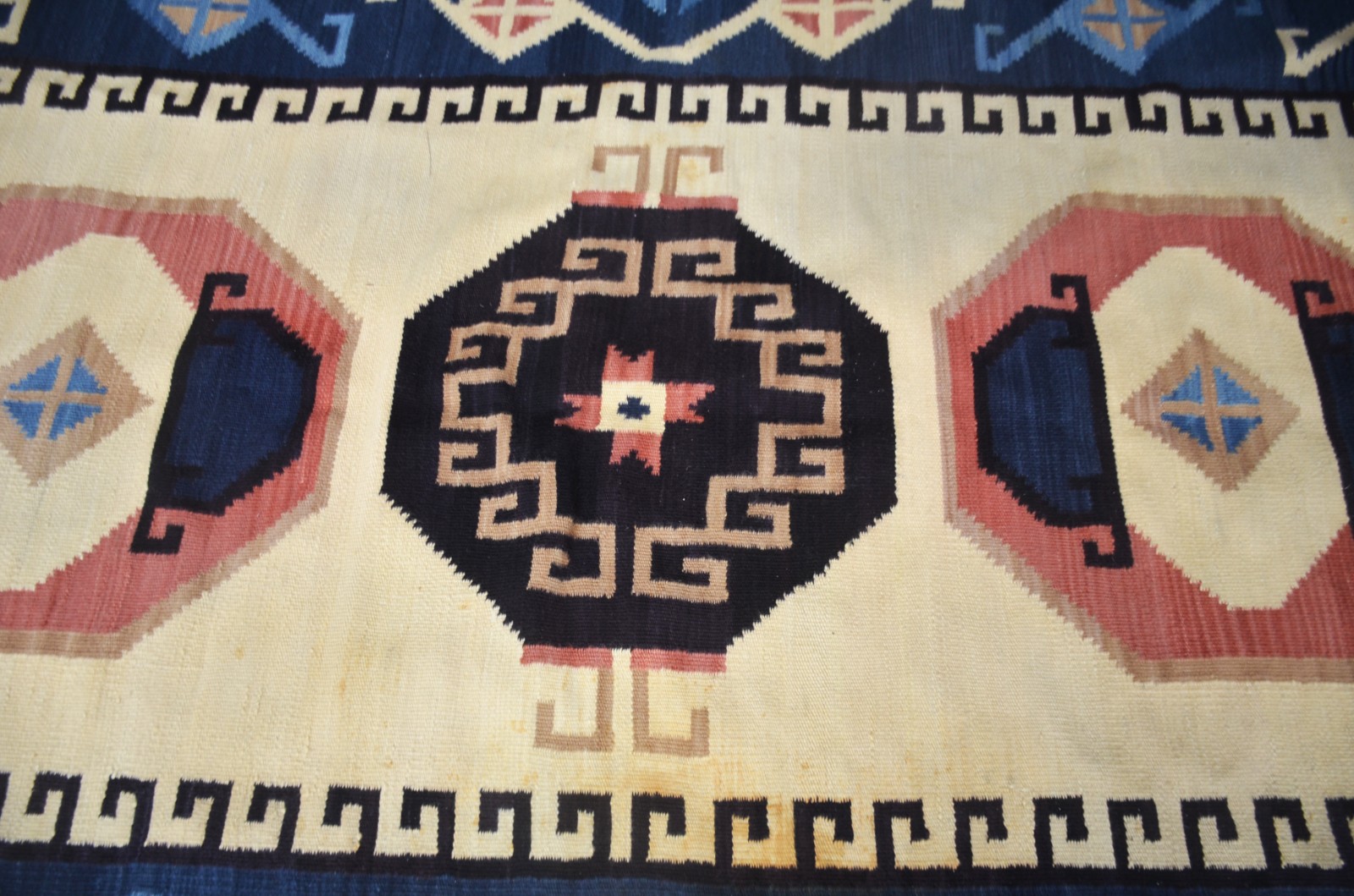 Tapete nacional desenho Kilim. - foto 2 de 11