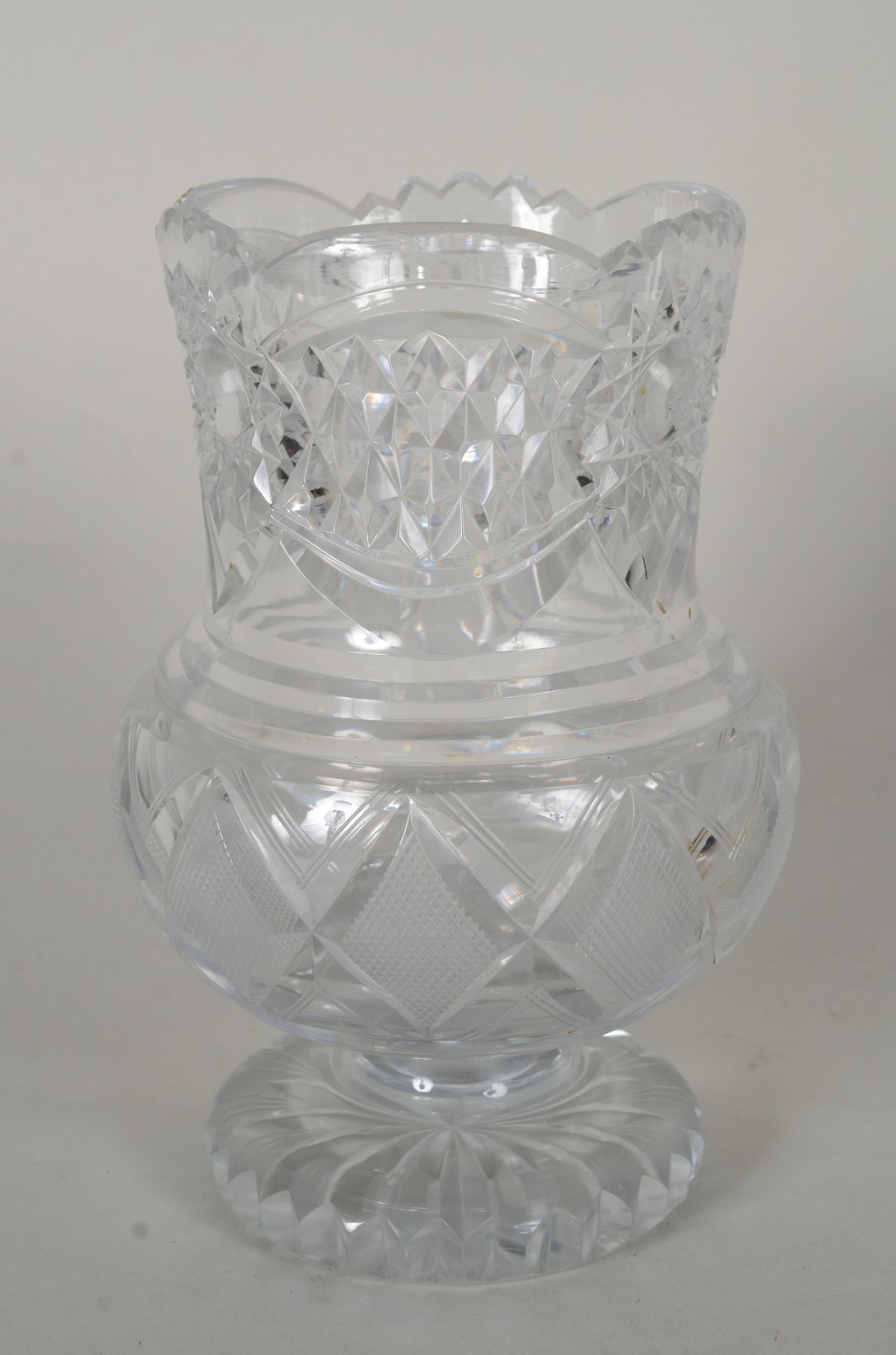 Quatro peças diversas de cristal lapidado, sendo dois bowls, vaso... - foto 2 de 8