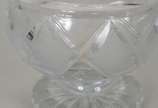 Quatro peças diversas de cristal lapidado, send... - Quatro peças diversas de cristal lapidado, sendo dois bowls, vaso para flores e bomboniere com tampa.