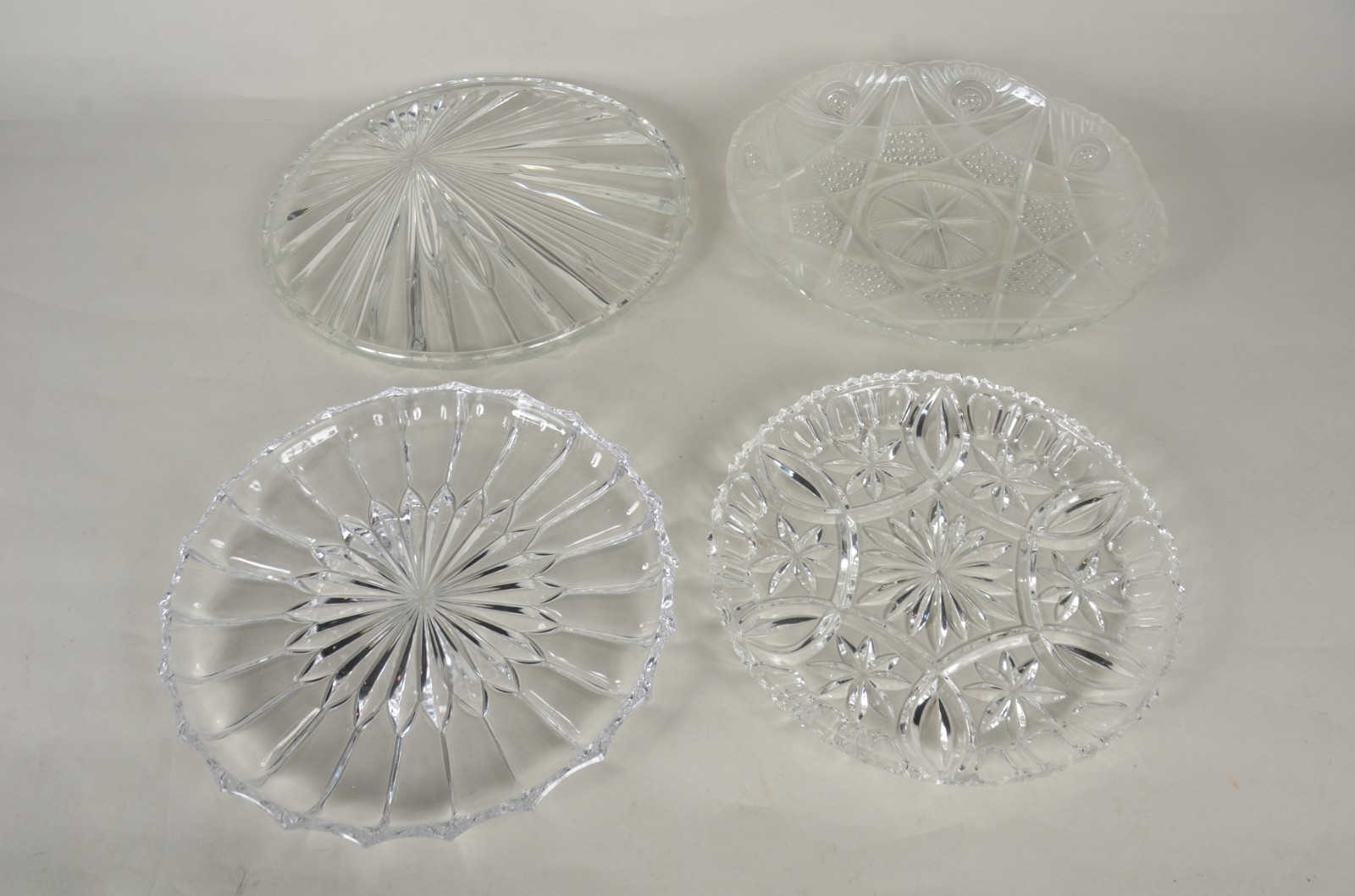 Quatro pratos para bolo de cristal lapidado. - foto 1 de 9
