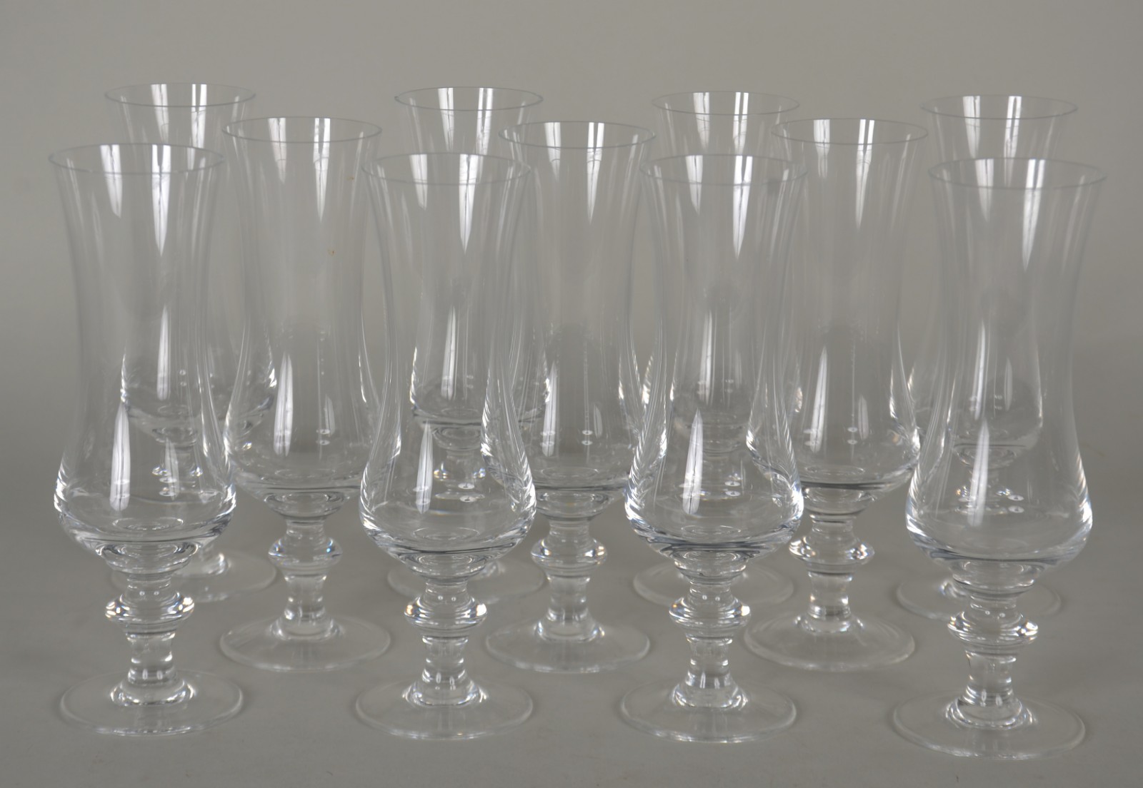 Onze flutes de cristal. - foto 1 de 8