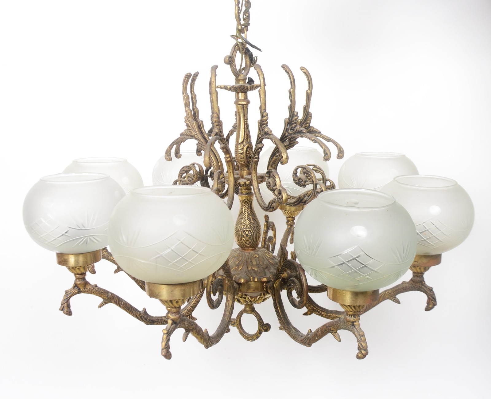 Lustre de metal dourado para 8 luzes, mangas de vidro fosco lapidado. - foto 1 de 5