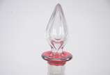 Baccarat (1764),  - Belíssima licoreira de cristal frances doublé rosa lapidado. Base com estrela de 24 pontas.