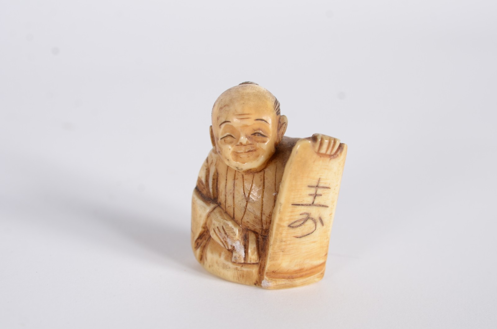 Netsuke de marfim representando Sábio. - foto 1 de 5