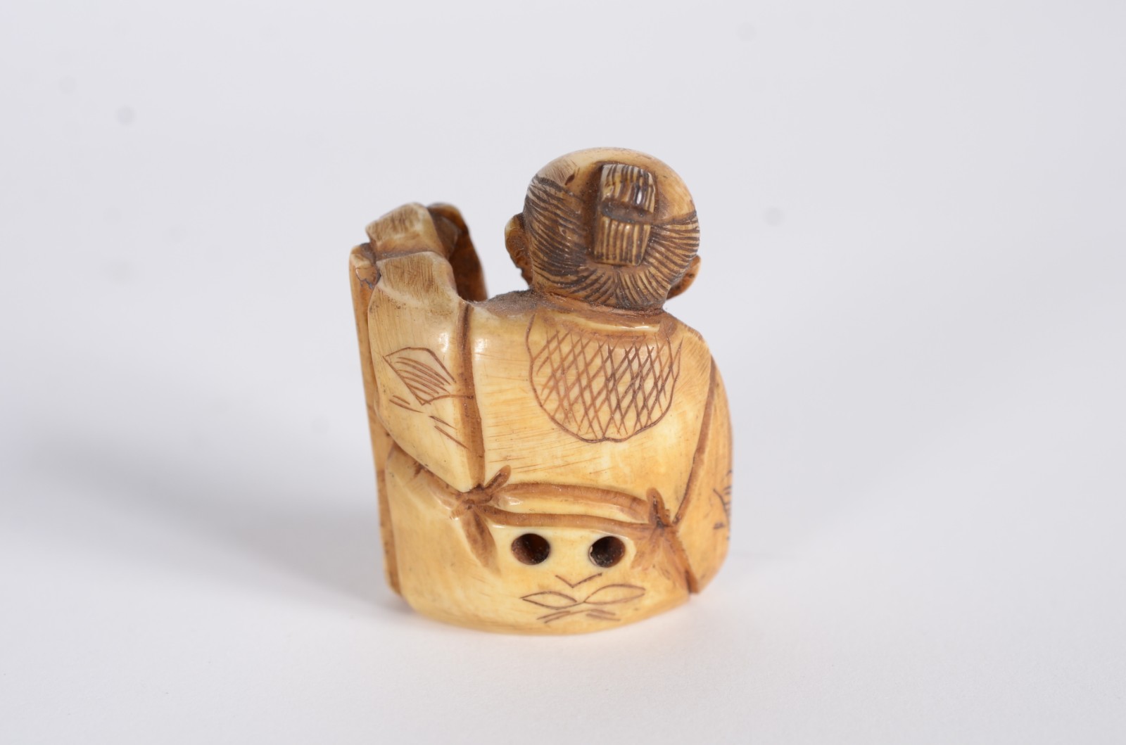 Netsuke de marfim representando Sábio. - foto 5 de 5