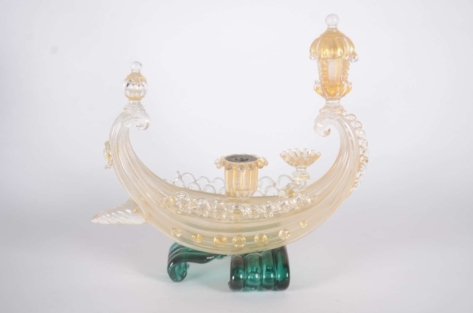 Escultura veneziana de murano representando gôndola com aplicações em... - foto 1 de 10