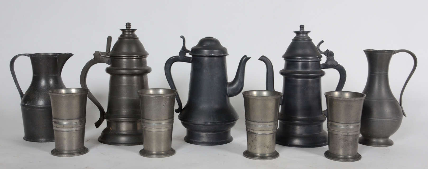 diversas-pe-as-de-estanho-sendo-2-bules-leite-galeria-alphaville