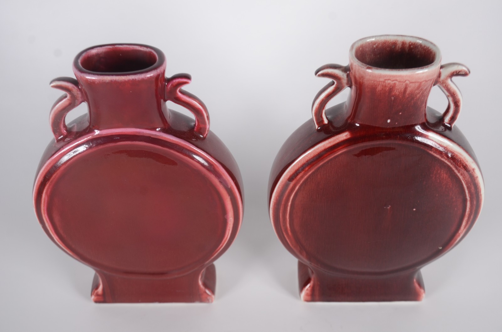 Par de ânforas de porcelana oriental "sangue de boi". - foto 2 de 6