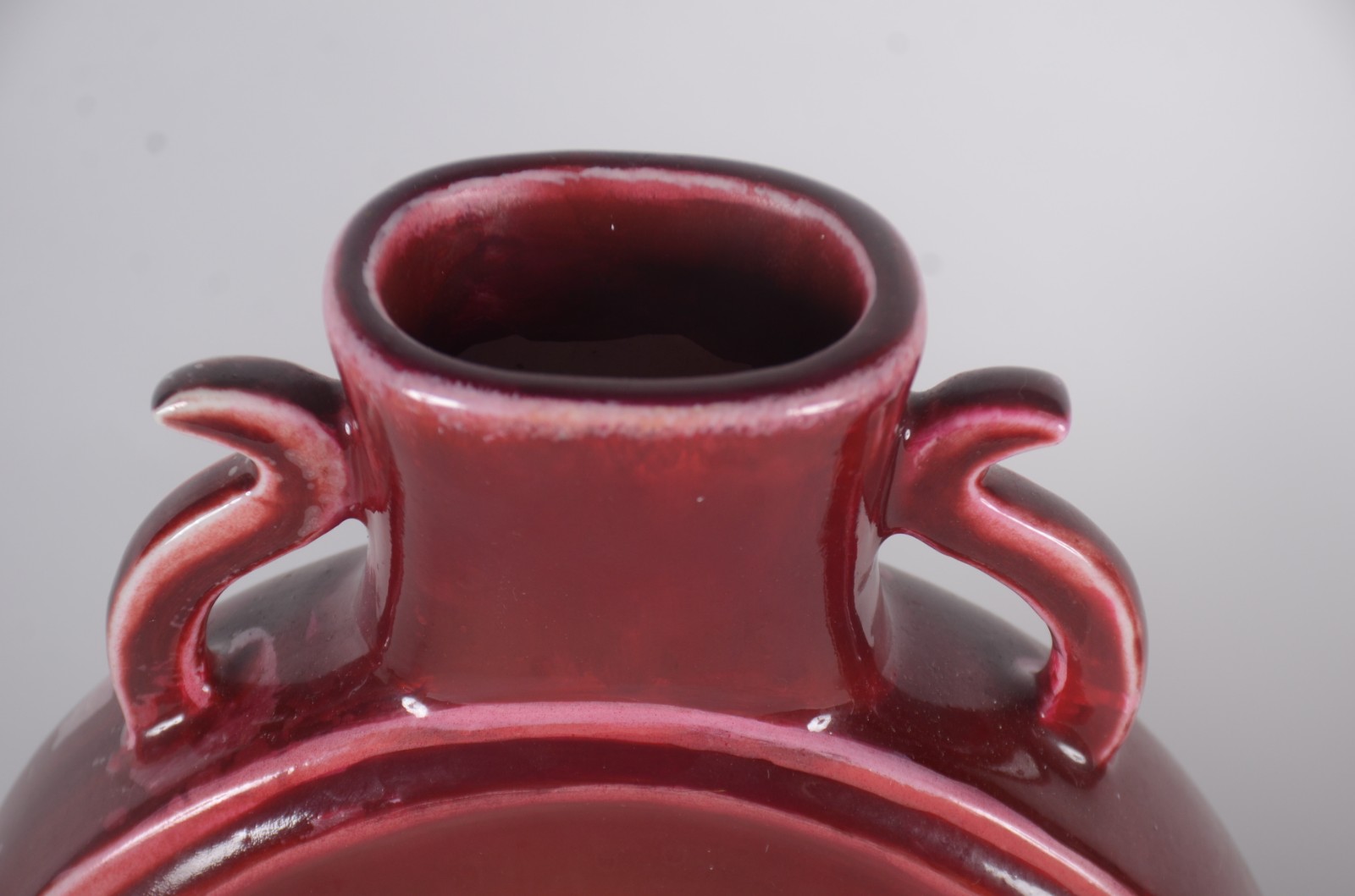 Par de ânforas de porcelana oriental "sangue de boi". - foto 4 de 6