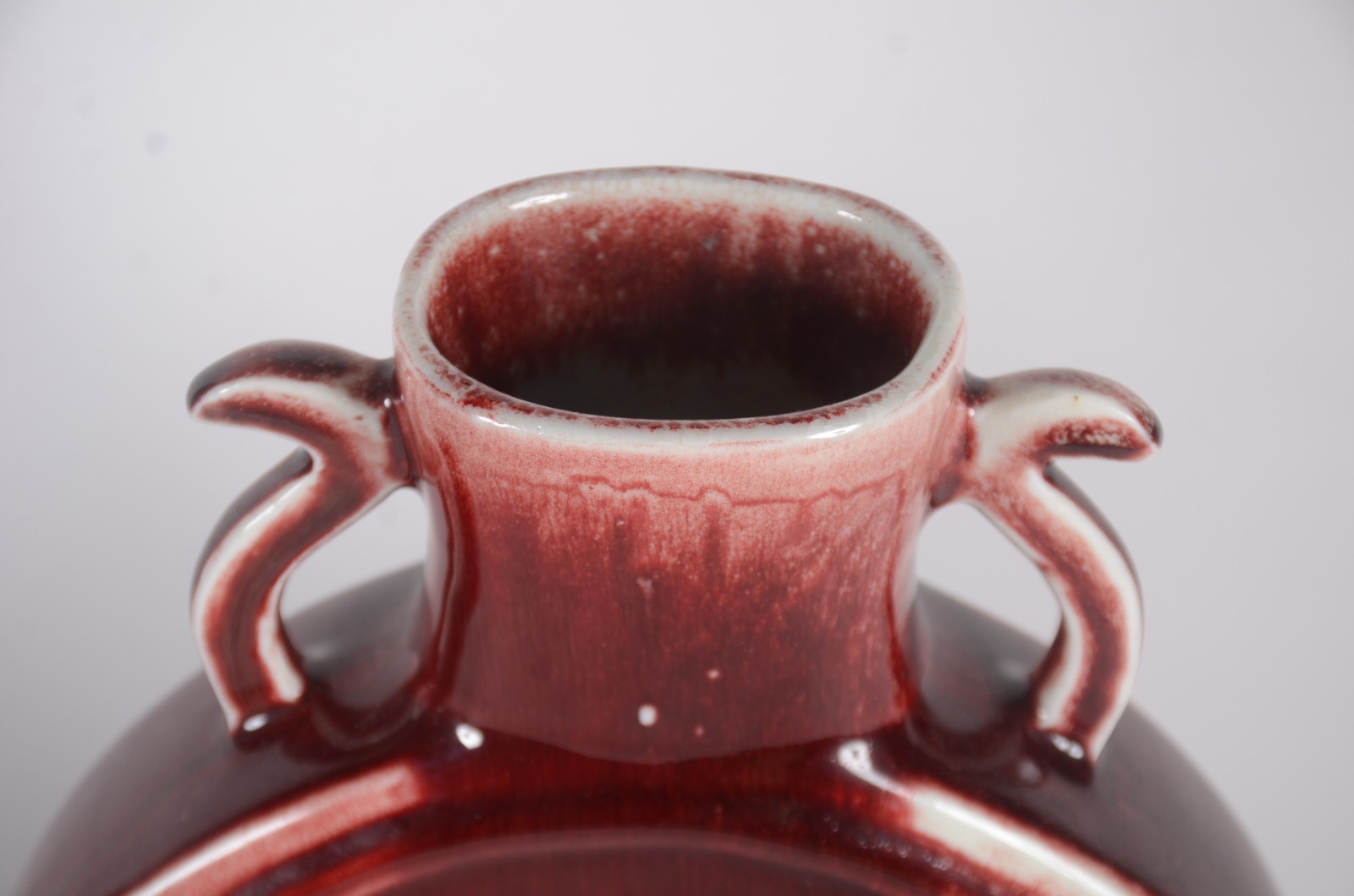 Par de ânforas de porcelana oriental "sangue de boi". - foto 5 de 6