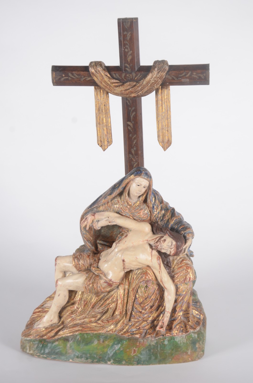 Nossa Senhora da Piedade - Antiga Imagem de madeira entalhada e... - foto 1 de 5