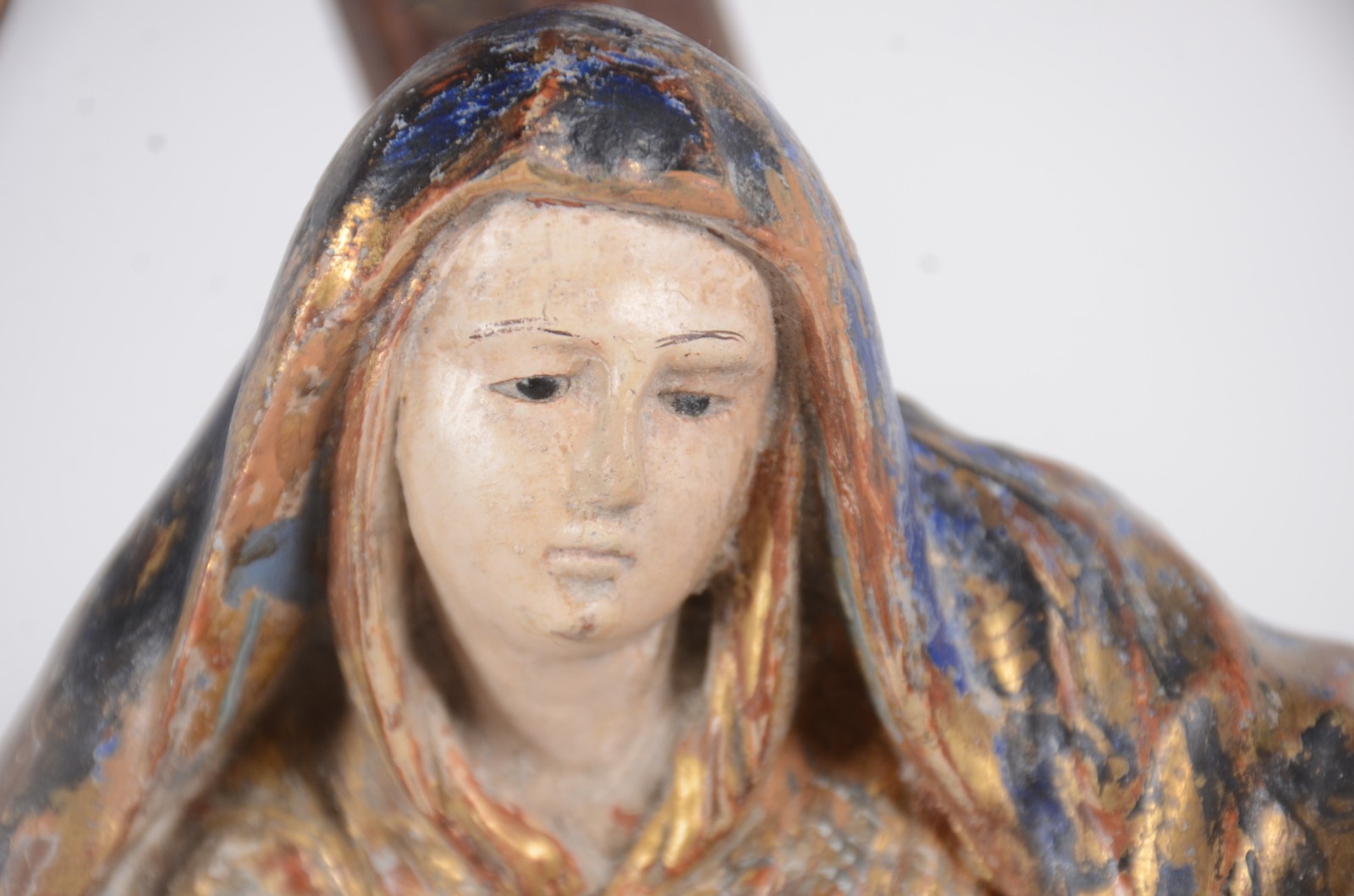 Nossa Senhora da Piedade - Antiga Imagem de madeira entalhada e... - foto 3 de 5
