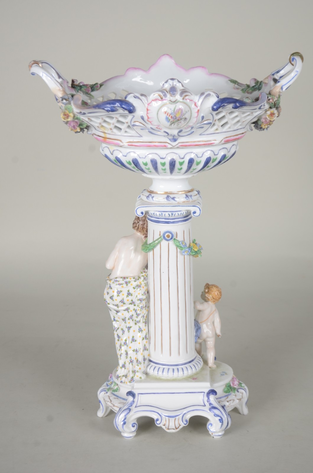 Fruteira de porcelana alemã policromada, base com figura feminina... - foto 10 de 10