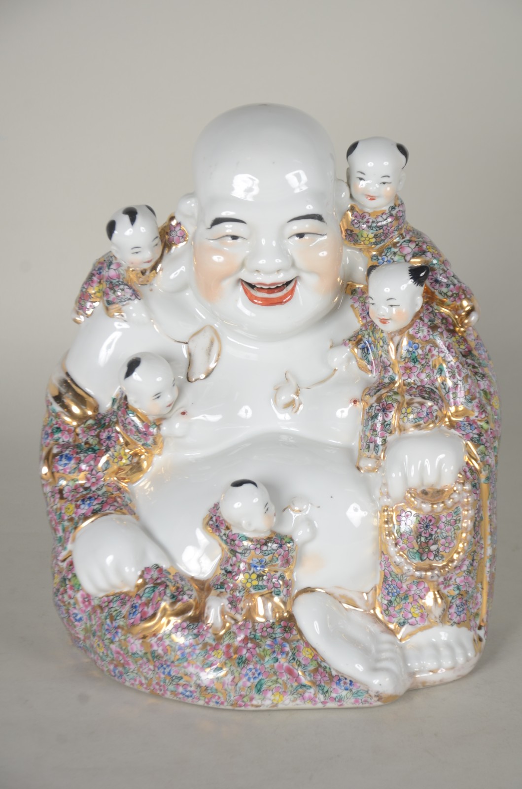 Escultura representando "Buda com crianças" de porcelana oriental... - foto 1 de 9