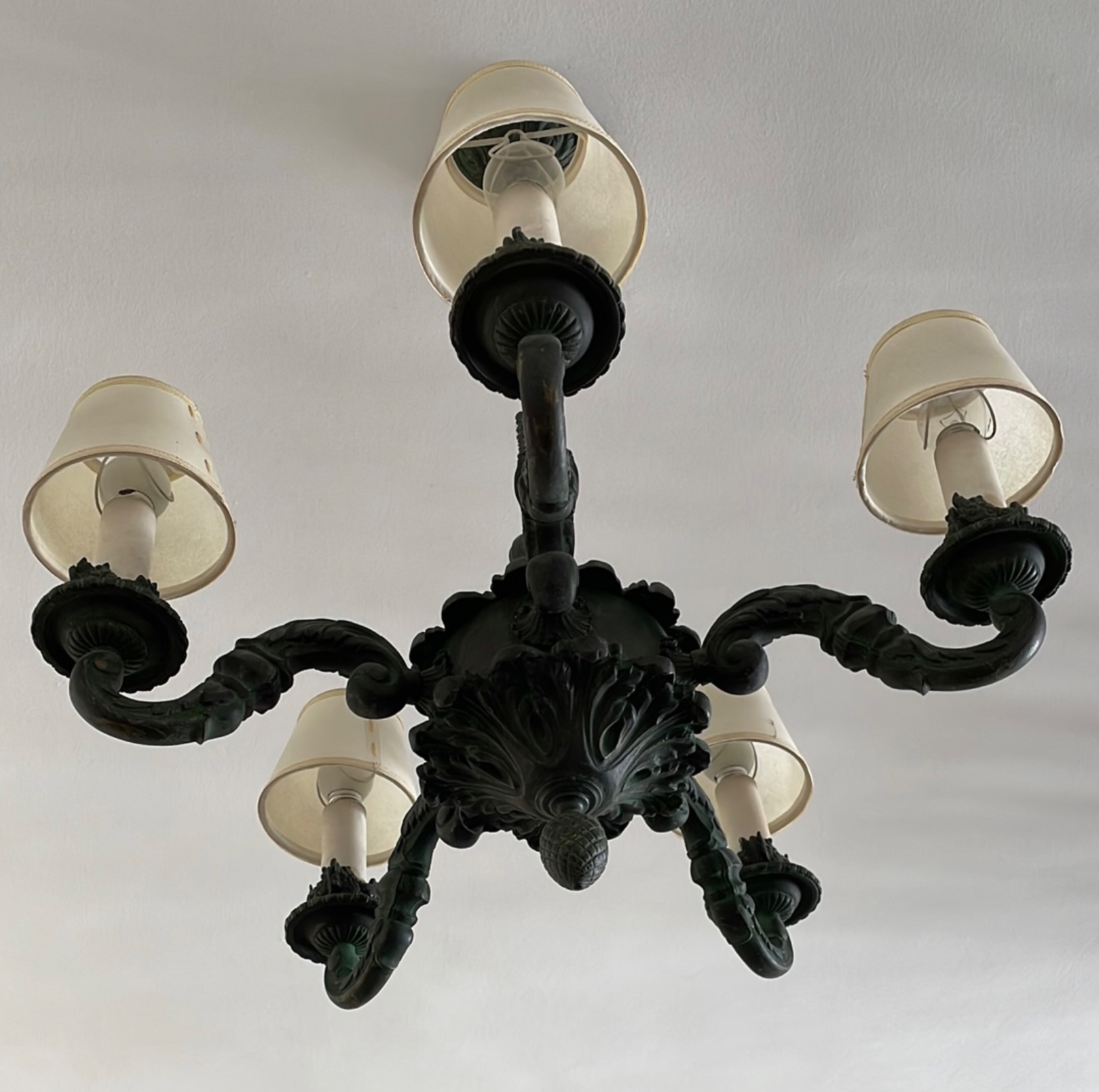 Conjunto de Lustre de metal para 5 luzes e par de apliques para duas... - foto 5 de 5