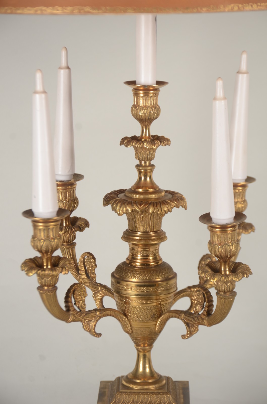 Elegante abatjour de metal dourado para duas luzes, estilo... - foto 2 de 7