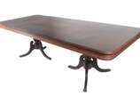 Mesa de jantar de madeira nobre, tampo apoiado ... - Mesa de jantar de madeira nobre, tampo apoiado em 2 bases em balaústre terminando em 3 pernas recurvas, pés de garra . Acompanham 10 cadeiras, s...