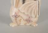 NETSUKE,  - Netsuke de marfim tendo rosto giratório com faces diferentes, personagem do teatro Kabuki. Assinado.