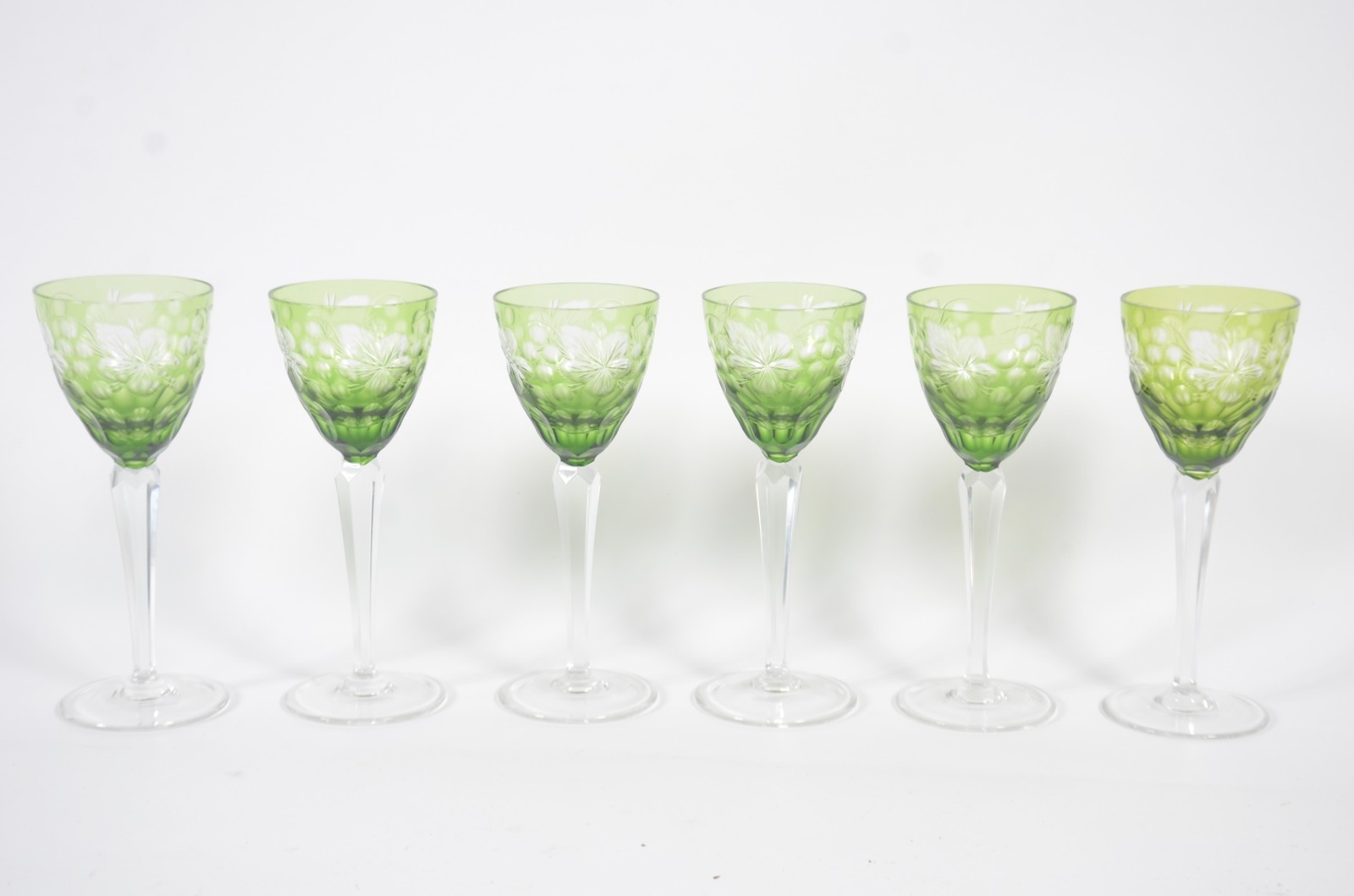Seis cálices para vinho de cristal doublé verde lapidado. - foto 1 de 5