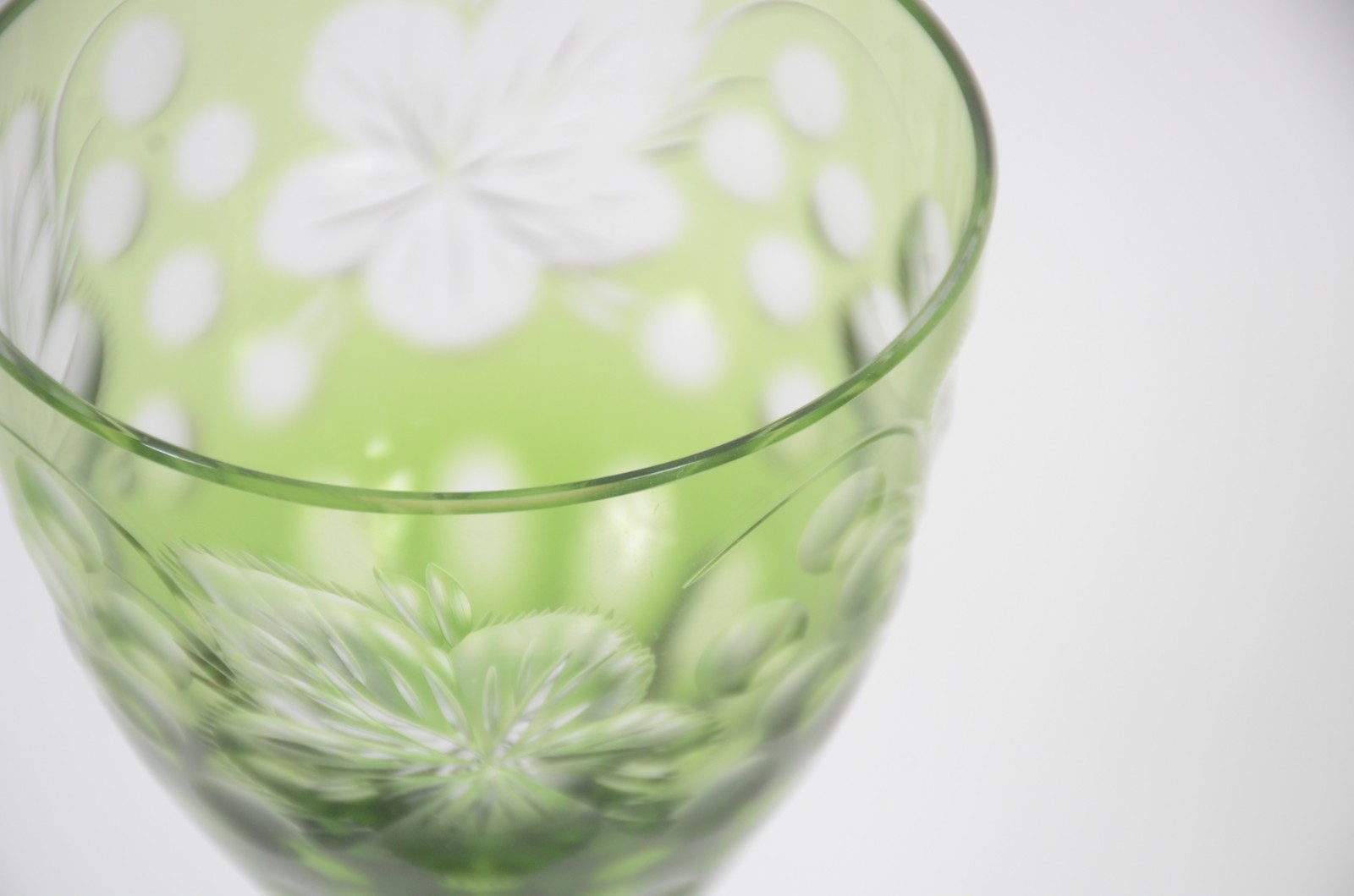 Seis cálices para vinho de cristal doublé verde lapidado. - foto 3 de 5