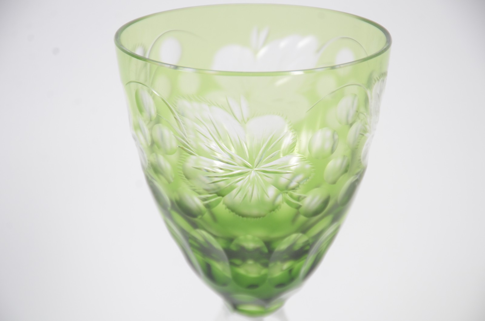 Seis cálices para vinho de cristal doublé verde lapidado. - foto 4 de 5