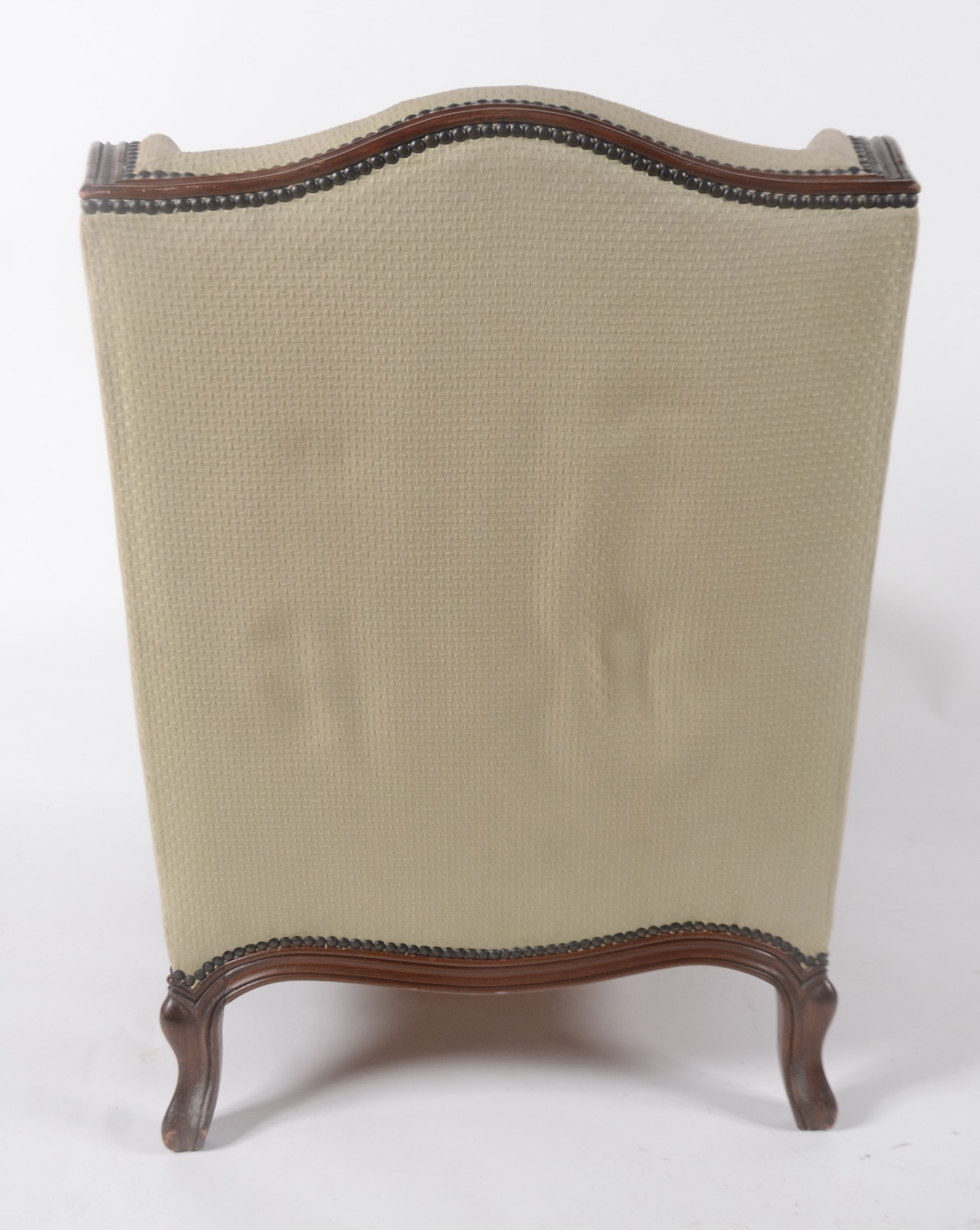 Bergere com estrutura de madeira, estofada e forrado em tecido verde... - foto 4 de 8