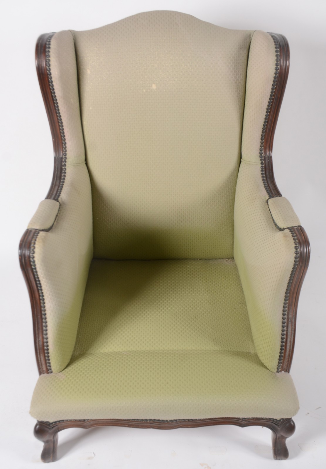 Bergere com estrutura de madeira, estofada e forrado em tecido verde... - foto 6 de 8